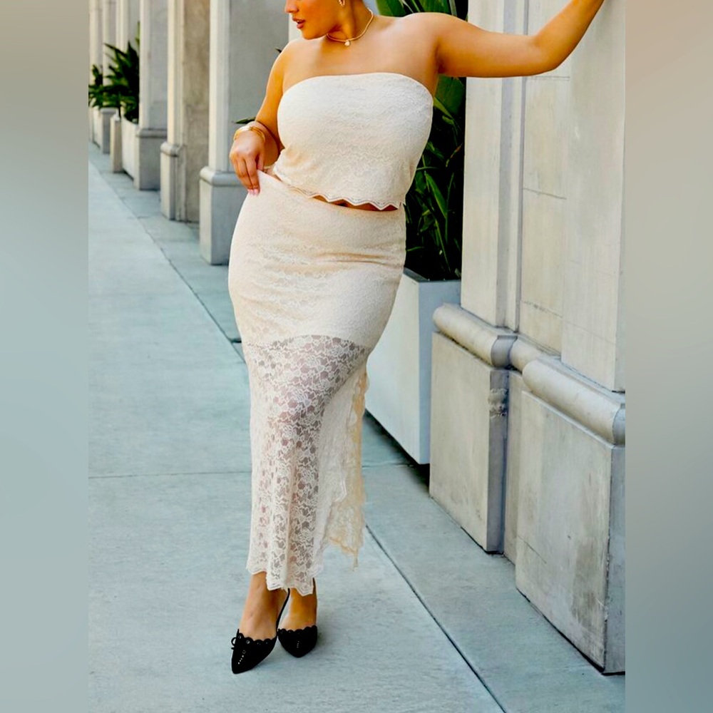 NWT Plus Elegant Cream Lace Maxi Skirt